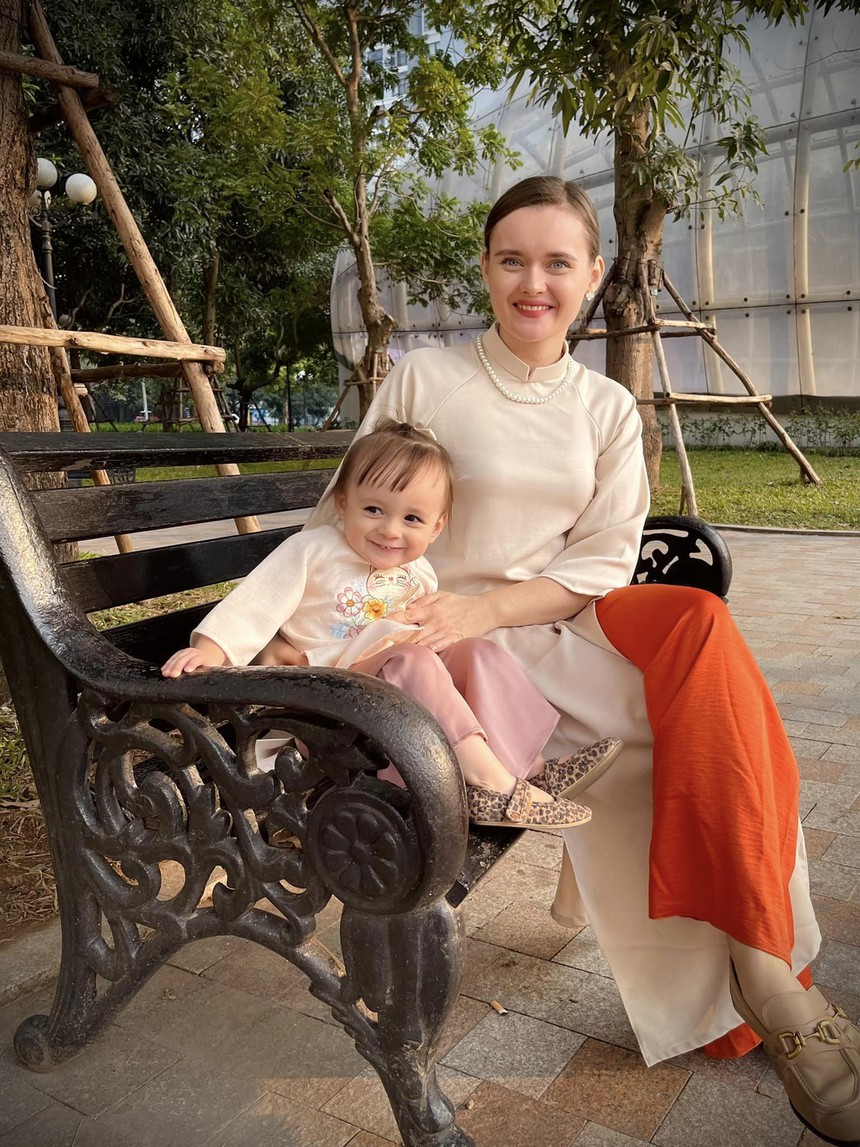 Cô gái Ukraine xinh đẹp như thiên thần “đổ rầm” trước chàng trai quê Nam Định, vượt 8000km tới làm dâu Việt Nam - Ảnh 6. Cô gái Ukraine xinh đẹp như thiên thần “đổ rầm” trước chàng trai quê Nam Định, vượt 8000km tới làm dâu Việt Nam - Ảnh 6.