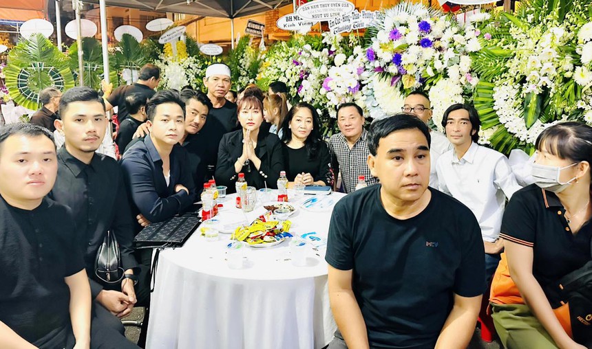 Những "chuyện lạ" ở đám tang NSƯT Vũ Linh - Ảnh 4.