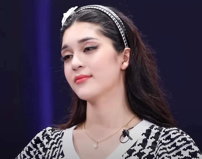 1 nữ ca sĩ gây tranh cãi khi 'cosplay' thí sinh Hoa hậu chuyển giới phiên bản: 'Đi diễn nước ngoài chưa?'! - Ảnh 3.