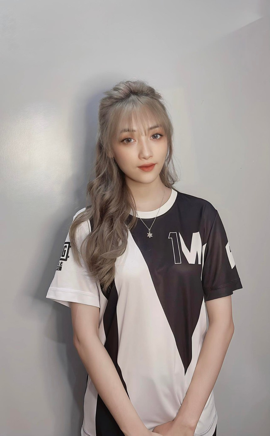 Hậu trường: 'Bóng hồng' hiếm hoi tại PMPL lộ danh tính, là thủ lĩnh của team toàn nam - Ảnh 4.