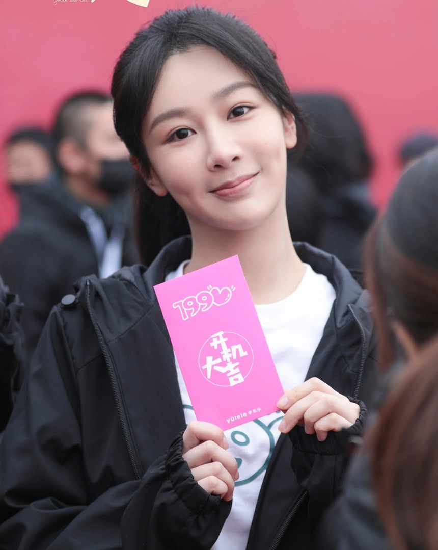 Dương Tử dần mất sức hút, fan lo lắng sẽ đi 'vết xe đổ' của Dương Mịch - Ảnh 4.