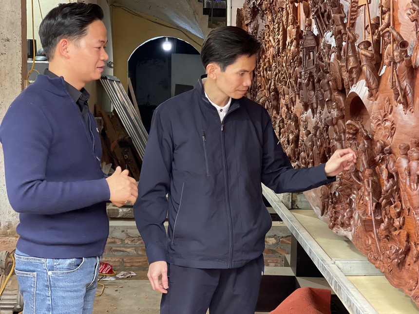 Nghệ nhân tranh gỗ kể về quá trình thực hiện tác phẩm kỷ lục Việt Nam - Ảnh 3.