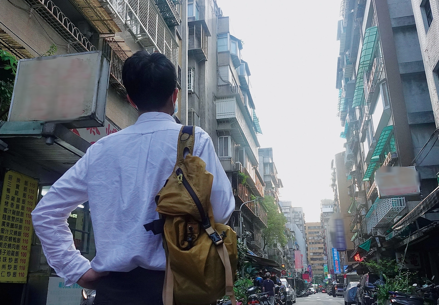 Con trai tiến sĩ mua nhà ở thành phố lớn: Cha mẹ tưởng được hưởng phúc tuổi già, không ngờ gánh nặng đè nặng 2 thế hệ, cuộc sống 'chẳng bằng ở quê' - Ảnh 1.