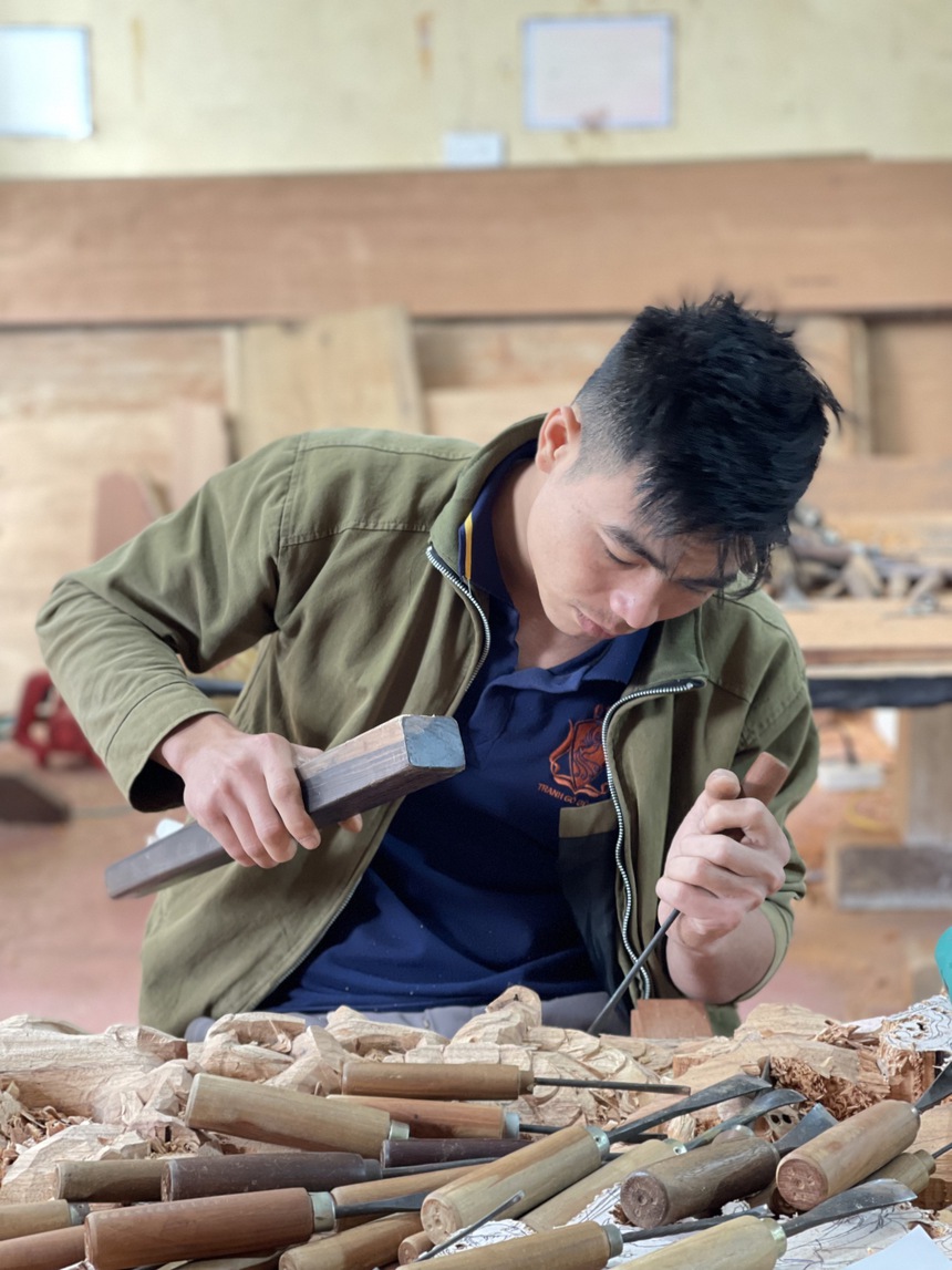 Nghệ nhân tranh gỗ kể về quá trình thực hiện tác phẩm kỷ lục Việt Nam - Ảnh 8.