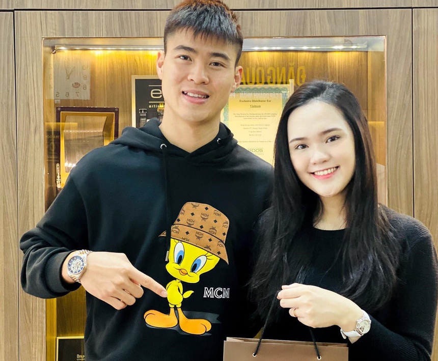 Duy Mạnh tặng quà 8/3 hơn nghìn USD: Nhiều sao Việt mạnh tay chi tiền tỷ dịp này  - Ảnh 1.