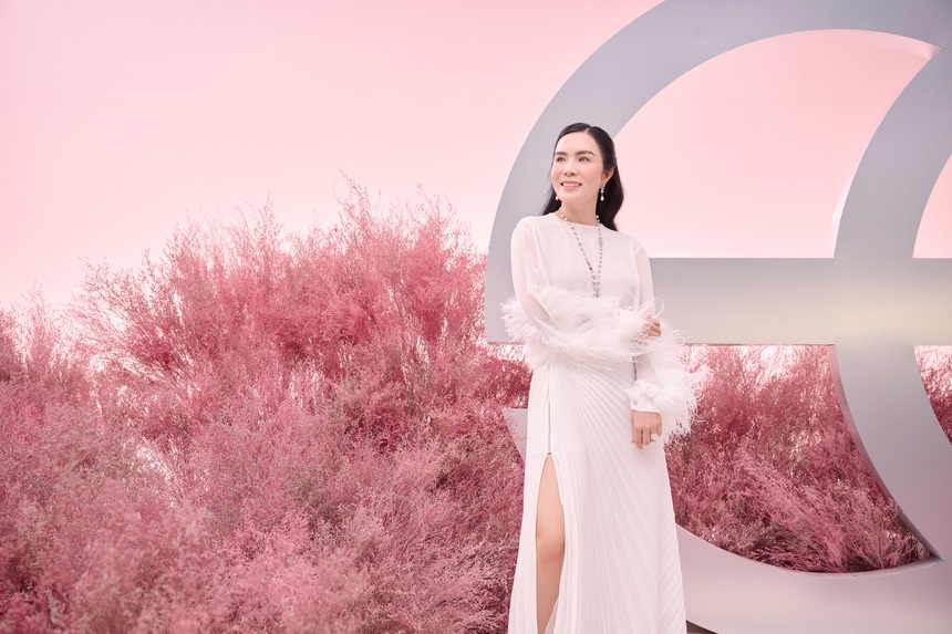 Tình chị em thân thiết của Hoa hậu Đặng Thu Thảo và 'bà trùm thời trang' Lưu Nga - Ảnh 10. Tình chị em thân thiết của Hoa hậu Đặng Thu Thảo và 'bà trùm thời trang' Lưu Nga - Ảnh 10.