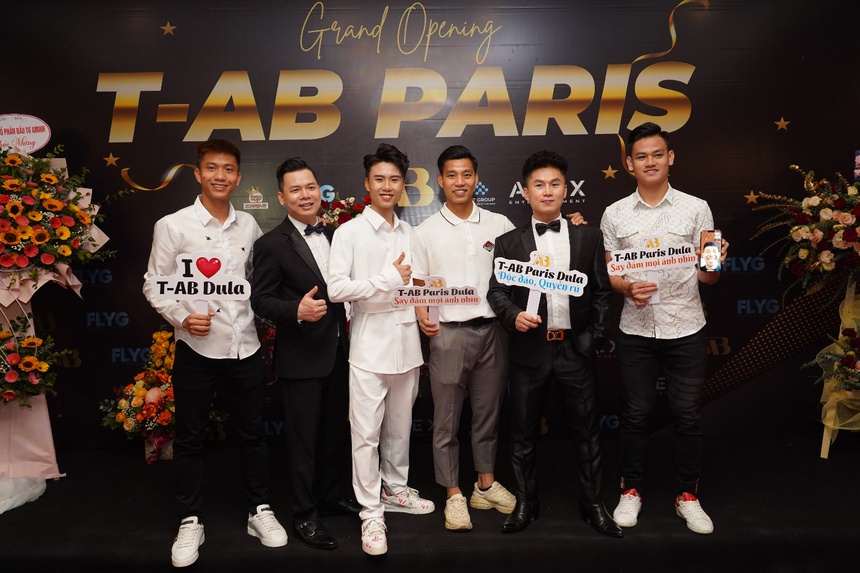 Dàn cầu thủ bóng đá Việt Nam hội tụ ở sự kiện ra mắt Thương hiệu nước hoa T-AB Paris - Ảnh 2. Dàn cầu thủ bóng đá Việt Nam hội tụ ở sự kiện ra mắt Thương hiệu nước hoa T-AB Paris - Ảnh 2.