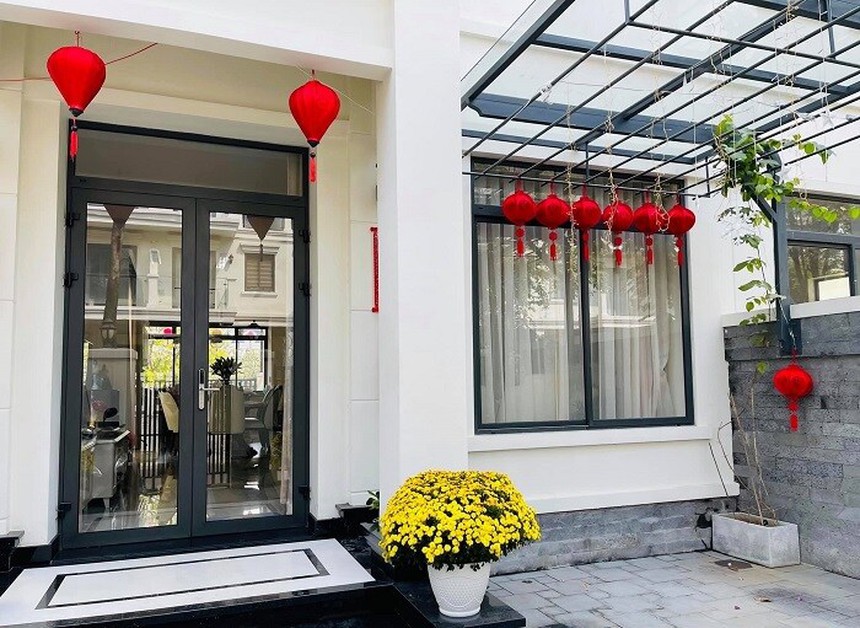 Hạnh phúc của Vân Hugo sau nhiều năm "trắng tay" bước ra khỏi cuộc hôn nhân đầu - Ảnh 2. Hạnh phúc của Vân Hugo sau nhiều năm "trắng tay" bước ra khỏi cuộc hôn nhân đầu - Ảnh 2.