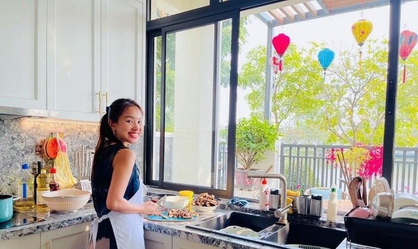 Hạnh phúc của Vân Hugo sau nhiều năm "trắng tay" bước ra khỏi cuộc hôn nhân đầu - Ảnh 3. Hạnh phúc của Vân Hugo sau nhiều năm "trắng tay" bước ra khỏi cuộc hôn nhân đầu - Ảnh 3.