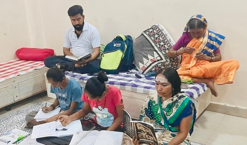 Ngán ngẩm với cảnh người dân "dán mắt" vào điện thoại, ngôi làng ra lệnh giờ giới nghiêm dùng thiết bị điện tử, ai vi phạm sẽ bị tăng thuế - Ảnh 3. Ngán ngẩm với cảnh người dân "dán mắt" vào điện thoại, ngôi làng ra lệnh giờ giới nghiêm dùng thiết bị điện tử, ai vi phạm sẽ bị tăng thuế - Ảnh 3.