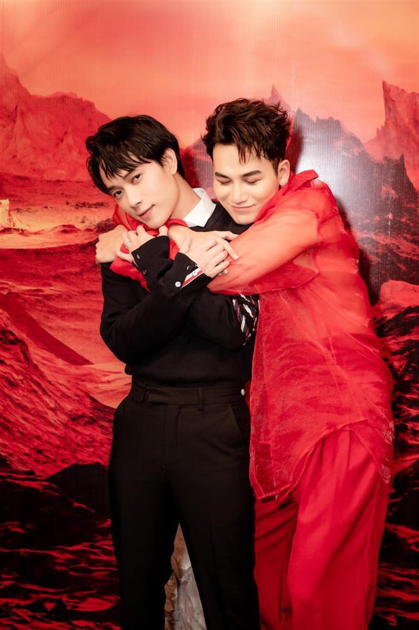 Trấn Thành và nhóm Cờ Cá Ngựa: Từng gây tranh cãi khi đi show thiếu nhi hát nhạc người lớn, nay 'tan rã' vì 2 thành viên 'rời nhóm'? - Ảnh 8.