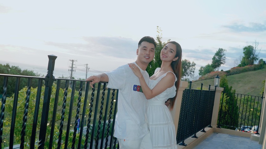 Duy Mạnh tặng quà 8/3 hơn nghìn USD: Nhiều sao Việt mạnh tay chi tiền tỷ dịp này  - Ảnh 7.