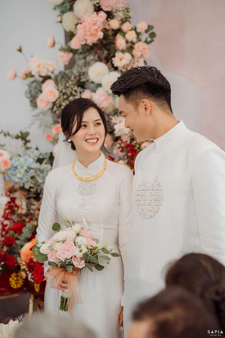 Cô gái đẹp xứ Tuyên làm vợ cầu thủ, chồng cưng như trứng mỏng, sinh nhật được chuyển khoản dãy số dài - Ảnh 2.