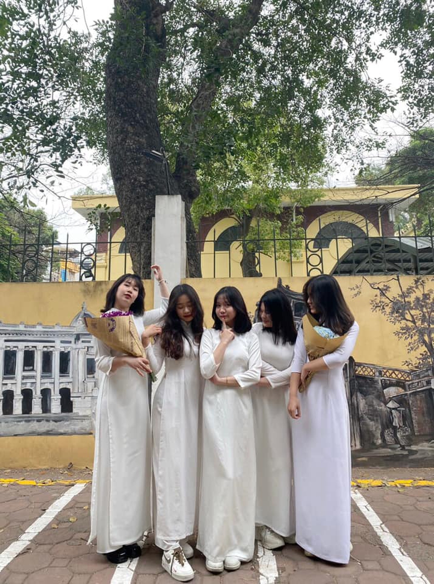 Nữ sinh Phan Đình Phùng "xinh xỉu" trong tà áo dài mừng 8-3: Không hổ danh là trường của nam thanh nữ tú! - Ảnh 10.