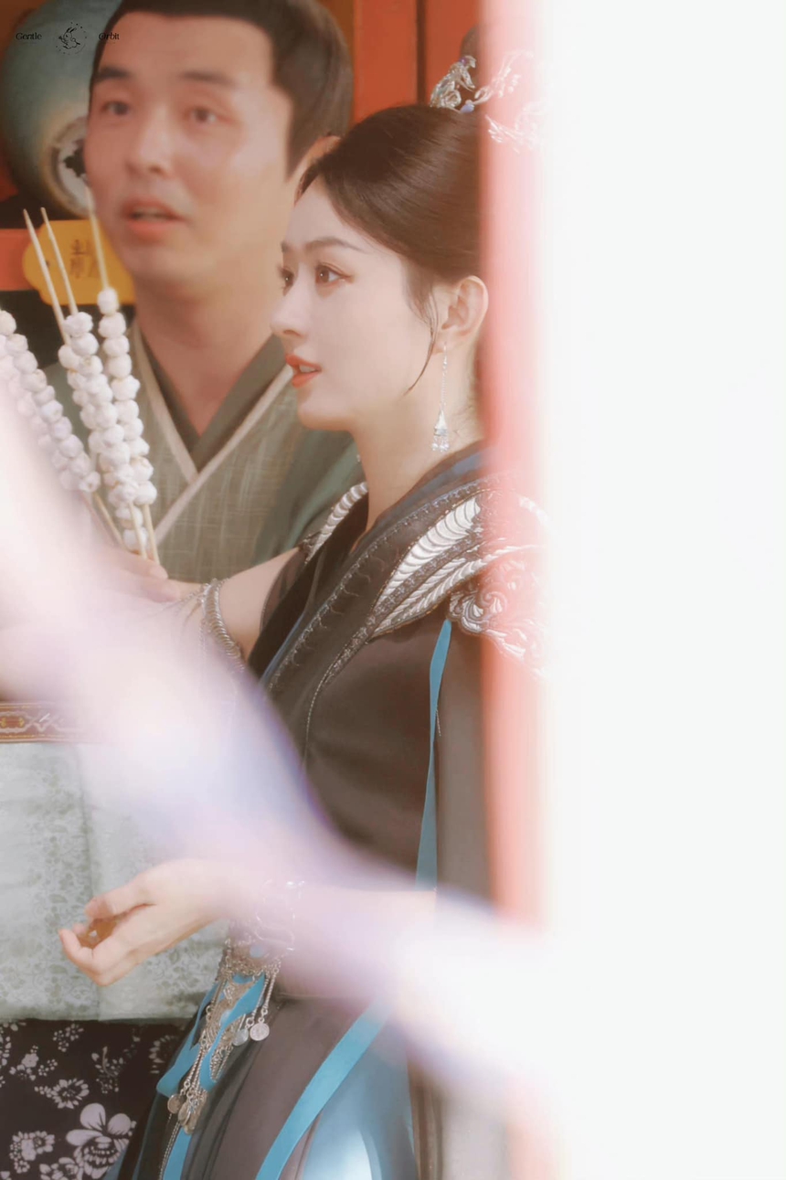 Triệu Lệ Dĩnh đeo mạng che mặt cực đẹp, xứng danh mỹ nhân cổ trang đình đám bậc nhất - Ảnh 5.