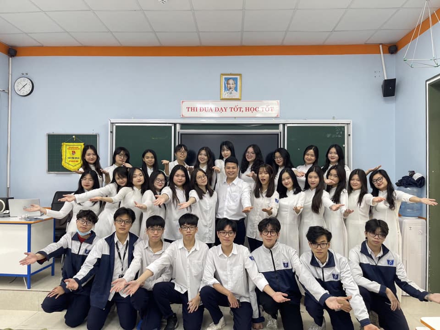 Nữ sinh Phan Đình Phùng "xinh xỉu" trong tà áo dài mừng 8-3: Không hổ danh là trường của nam thanh nữ tú! - Ảnh 3.