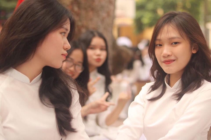 Nữ sinh Phan Đình Phùng "xinh xỉu" trong tà áo dài mừng 8-3: Không hổ danh là trường của nam thanh nữ tú! - Ảnh 5.