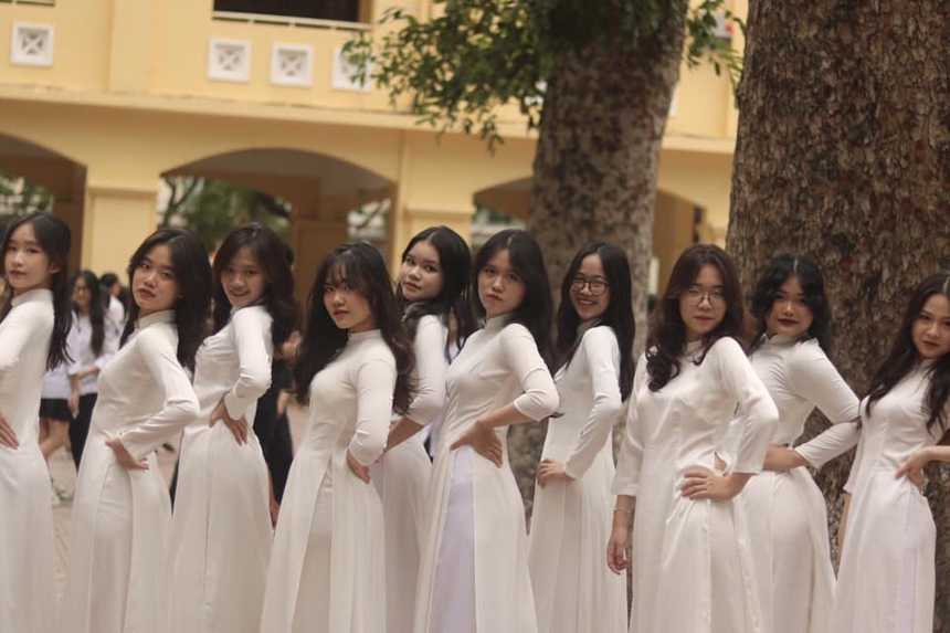 Nữ sinh Phan Đình Phùng "xinh xỉu" trong tà áo dài mừng 8-3: Không hổ danh là trường của nam thanh nữ tú! - Ảnh 6.