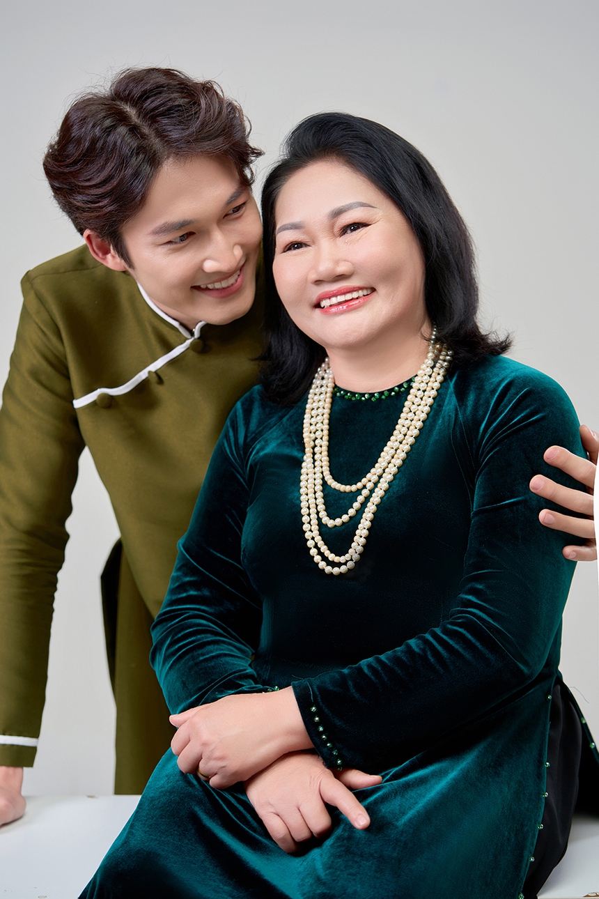 Đình Tú, Thuỳ Anh của 'Đừng nói khi yêu' chia sẻ những khoảnh khắc hạnh phúc bên mẹ - Ảnh 1.