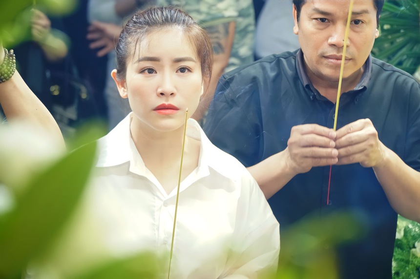 Vợ chồng Thu Trang, Thương Tín và dàn sao đến viếng, Ngọc Huyền tất bật lo liệu tang lễ cố NS Vũ Linh - Ảnh 13.