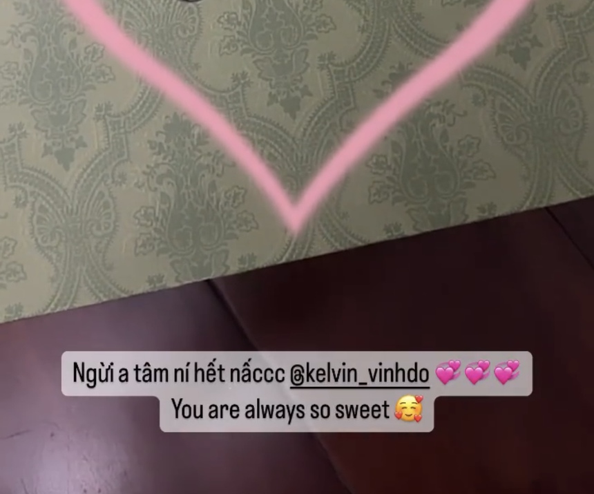 Đỗ Mỹ Linh vui mừng khi được tặng đồ hiệu đắt đỏ, tiết lộ mối quan hệ thân thiết với anh chồng - Ảnh 2.