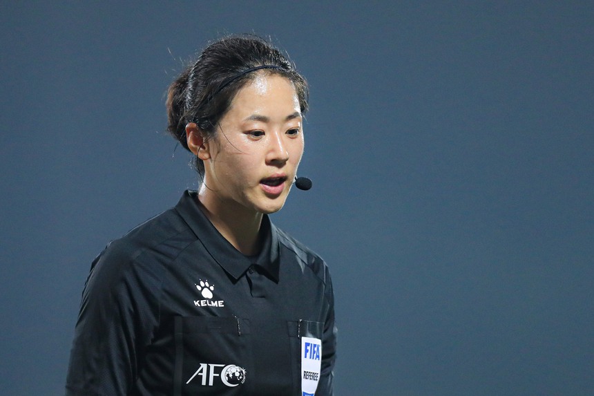 Nhan sắc cực phẩm của nữ trọng tài Hàn quốc ở vòng loại U20 nữ châu Á - Ảnh 1. Trọng tài chính Kim Yu Jeong, trọng tài Kim Yu Jeong, Kim Yu Jeong