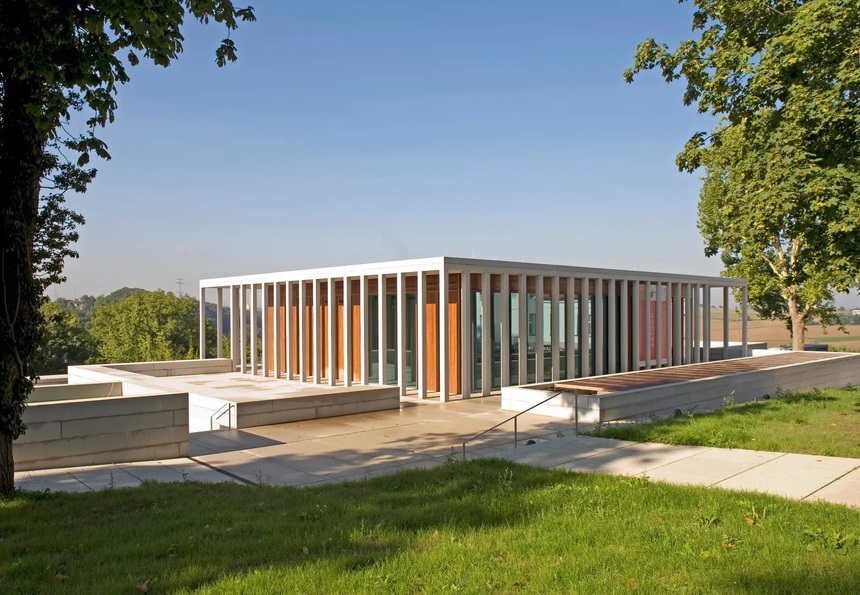 Giải Pritzker 2023 được trao cho kiến trúc sư người Anh Chipperfield – 'Bậc thầy của sự đơn giản' - Ảnh 6.