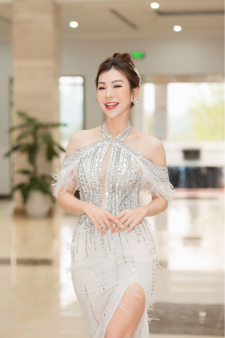 Điểm danh các bóng hồng MC Golf nổi tiếng quốc tế và Việt Nam - Ảnh 7.