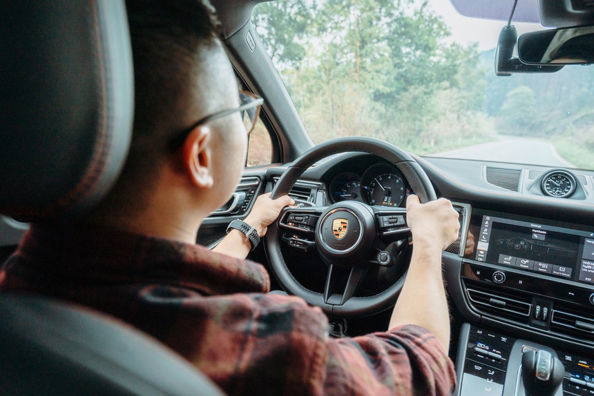 Tôi dành cả ngày hưởng Porsche Macan và đã hiểu vì sao người giàu mua xe không mấy để tâm tới thông số - Ảnh 14. Tôi dành cả ngày hưởng Porsche Macan và đã hiểu vì sao người giàu mua xe không mấy để tâm tới thông số - Ảnh 14.