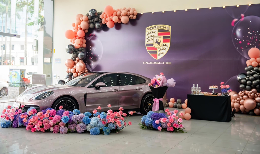 Góc quà tặng ngày 8/3: Chồng tặng vợ 'ông vua địa hình' 12 tỷ đồng, có người tự mua Porsche thưởng bản thân - Ảnh 4.