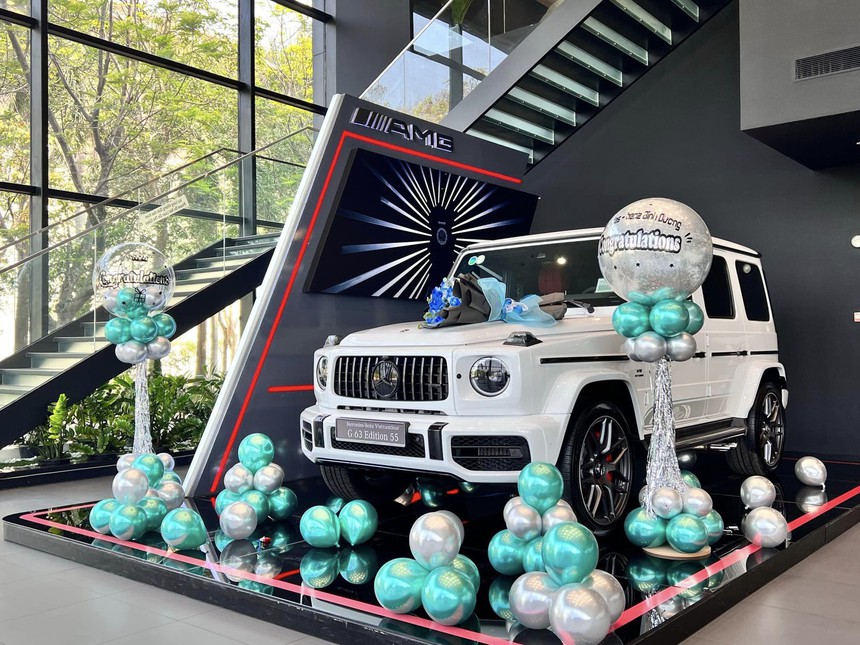 Góc quà tặng ngày 8/3: Chồng tặng vợ 'ông vua địa hình' 12 tỷ đồng, có người tự mua Porsche thưởng bản thân - Ảnh 1.