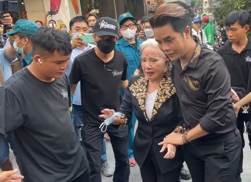 Vợ chồng Thu Trang, Thương Tín và dàn sao đến viếng, Ngọc Huyền tất bật lo liệu tang lễ cố NS Vũ Linh - Ảnh 3.