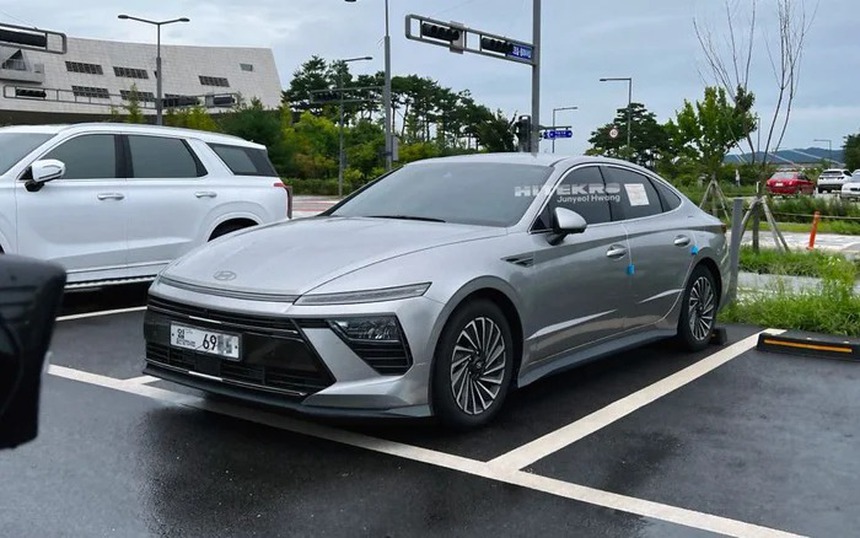 Hyundai Sonata 'đời mới' lộ màn hình khổng lồ, dẫn động 2 cầu - Ảnh 4.