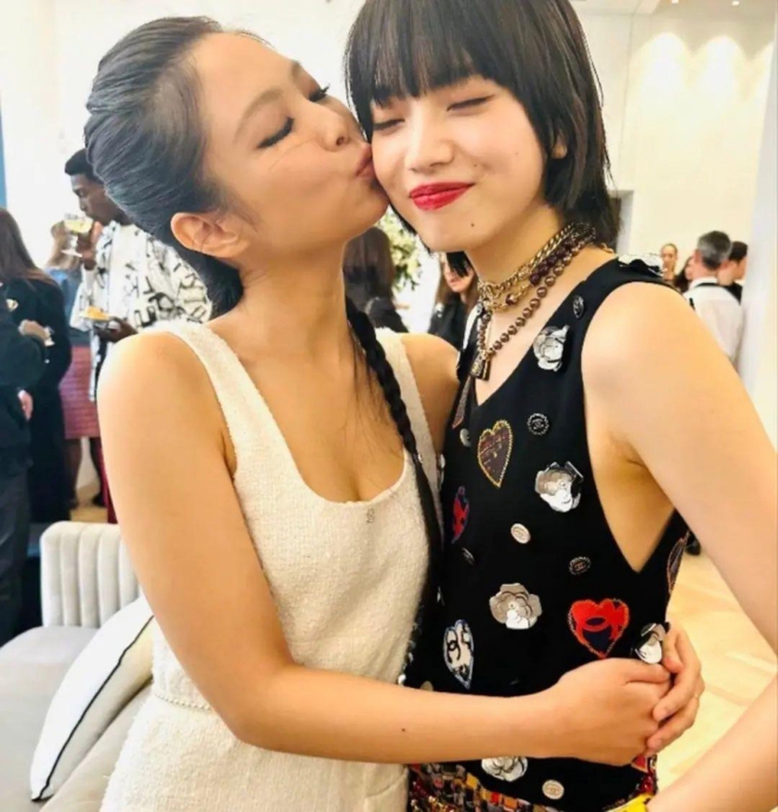 Jennie Blackpink gặp Komatsu Nana, fan xôn xao tình cũ G-Dragon - Ảnh 3.