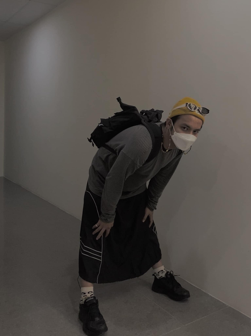 Gặp chàng trai có sở thích mặc váy: Từ cô thợ may đến các chị đồng nghiệp đều khen ngầu, không quá tự tin nhưng được cái hay... mặc kệ ai soi mói - Ảnh 3. Gặp chàng trai có sở thích mặc váy: Từ cô thợ may đến các chị đồng nghiệp đều khen ngầu, không quá tự tin nhưng được cái hay... mặc kệ ai soi mói - Ảnh 3.