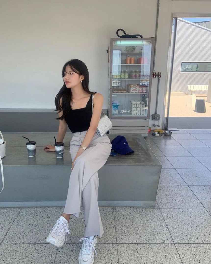 Nhận 5 công việc cùng lúc, “cày” suốt 16 tiếng/ngày: Thu nhập một tháng đủ mua cả ô tô - Ảnh 2. Nhận 5 công việc cùng lúc, “cày” suốt 16 tiếng/ngày: Thu nhập một tháng đủ mua cả ô tô - Ảnh 2.