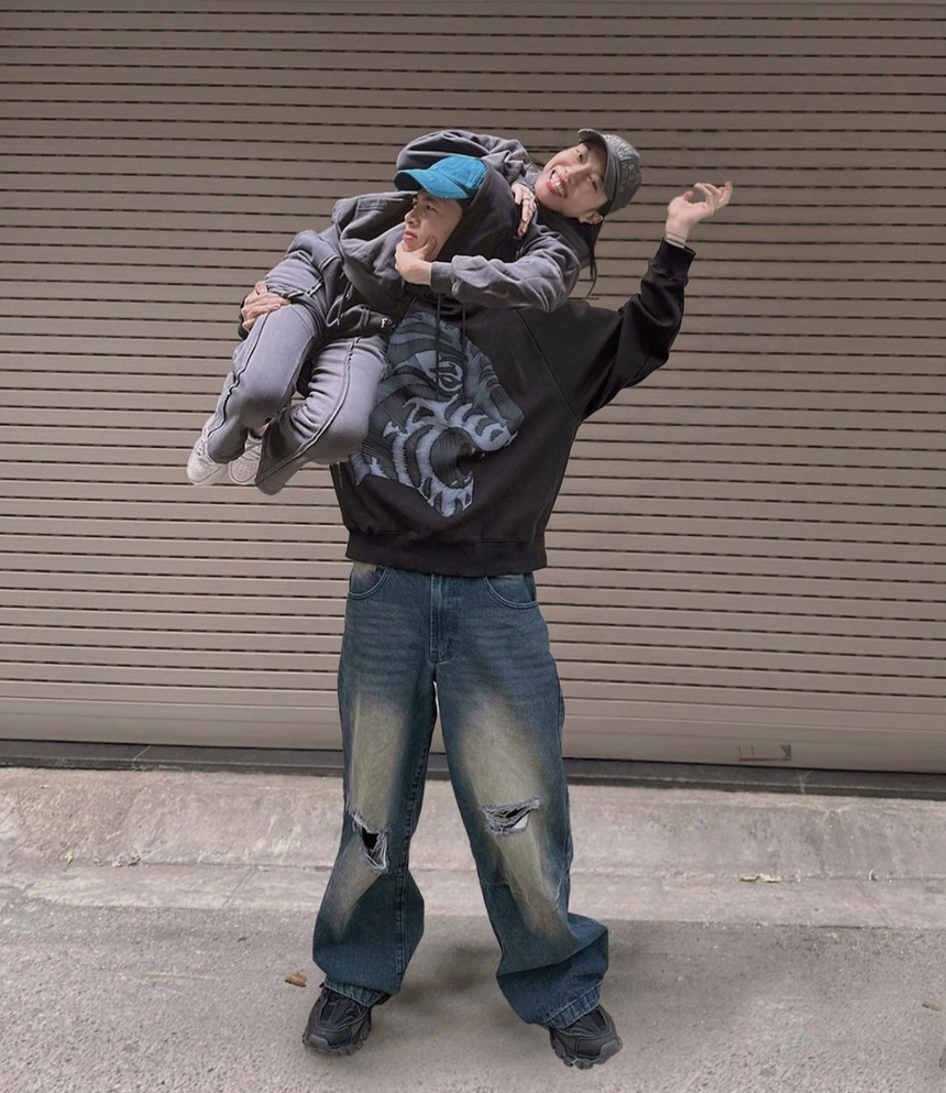 Anh Tú chuẩn 'ông chồng quốc dân': Tặng Diệu Nhi chuyến đi Mông Cổ dịp 8/3, mặc áo độc lạ chiều vợ đu idol - Ảnh 7. Anh Tú chuẩn 'ông chồng quốc dân': Tặng Diệu Nhi chuyến đi Mông Cổ dịp 8/3, mặc áo độc lạ chiều vợ đu idol - Ảnh 7.