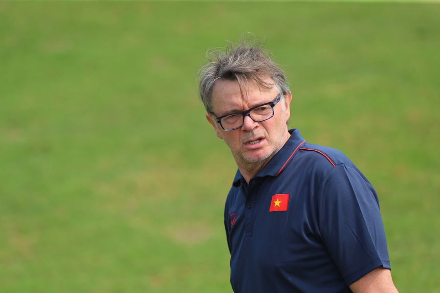 Câu chuyện thể thao: Chờ ông Troussier xoay rubik - Ảnh 1.