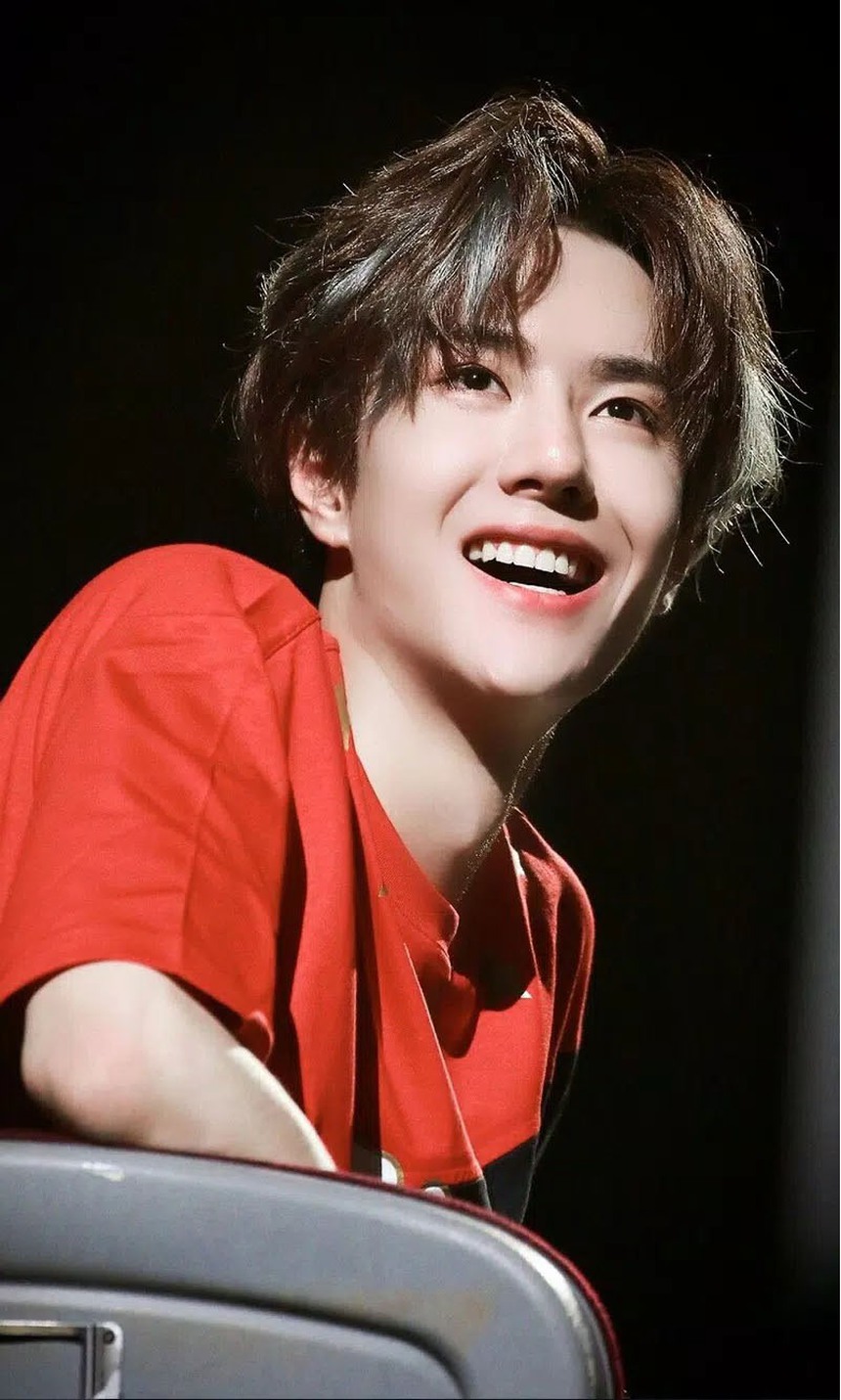 Vương Nhất Bác quay lại với tình cũ, ái nữ xinh đẹp Kỳ Mỹ Hợp? - Ảnh 1.