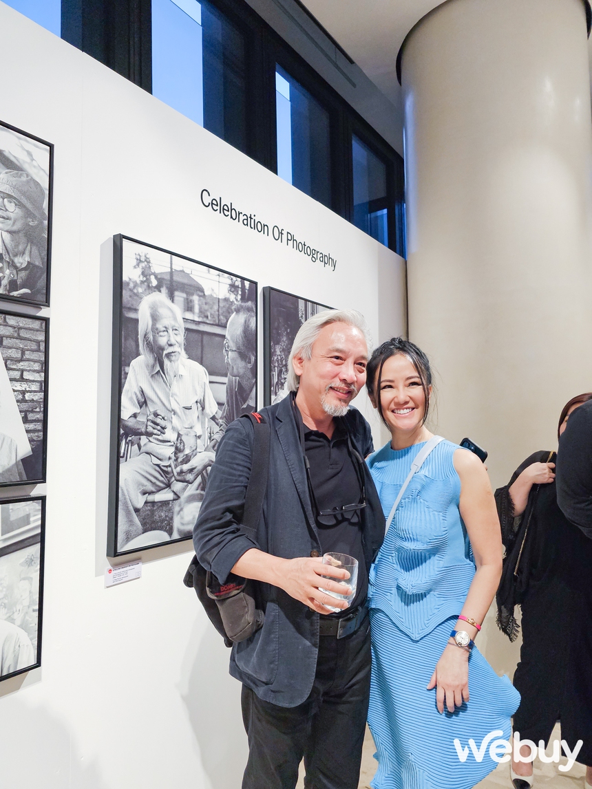 Triển lãm ảnh “GIỌT NƯỚC RƠI TRÊN KÍNH”, ngắm nhìn Trịnh Công Sơn và Hồng Nhung qua những khung hình đơn sắc - Ảnh 6.