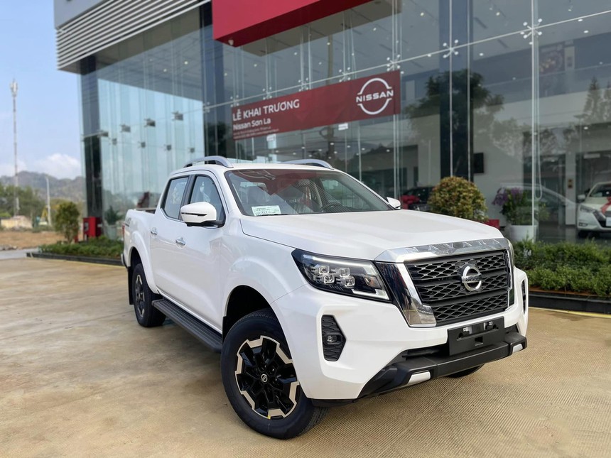 Nissan Navara giảm sâu chưa từng thấy: Giá thấp nhất chỉ còn 634 triệu đồng, gồng mình đấu Ford Ranger - Ảnh 2.