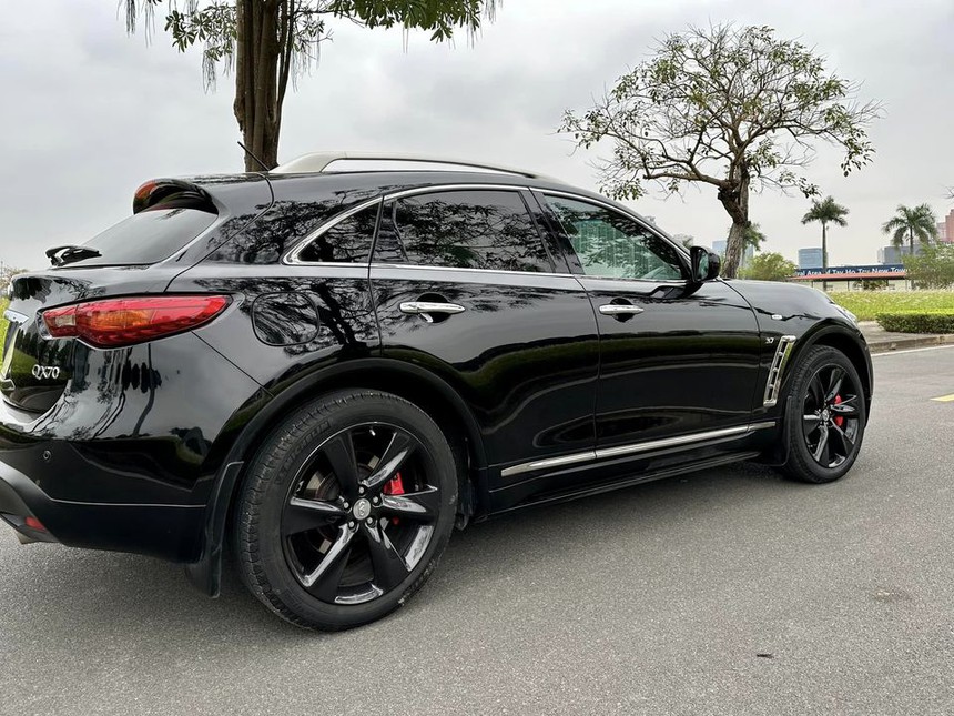 Hàng hiếm Infiniti QX70 lên sàn xe cũ, người bán chia sẻ: ‘Bán rẻ gấp 4 lần giá mua mới dù mỗi năm chỉ chạy 11.000km’ - Ảnh 4.