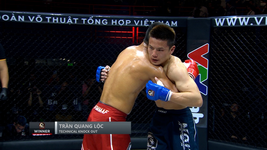 Võ sĩ Việt Nam tung đòn như mưa, thắng áp đảo Lý Tiểu Long của Trung Quốc sau 4 phút - Ảnh 3.