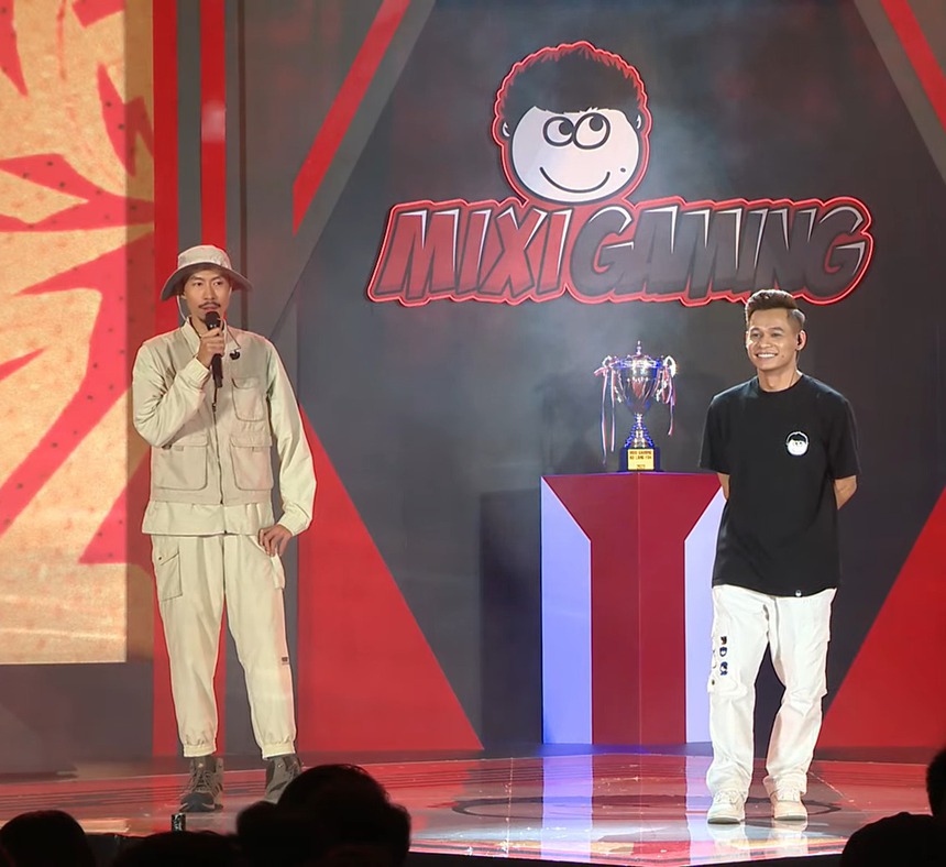 Bùng nổ đêm sự kiện giải đấu 'ao làng', Đen Vâu và Hoà Minzy cũng xuất hiện góp vui - Ảnh 3.