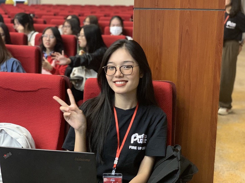 Nhan sắc đời thường "xinh ơi là xinh" của Hoa khôi trường Báo vừa đăng quang, ngắm mãi chẳng chán - Ảnh 4.