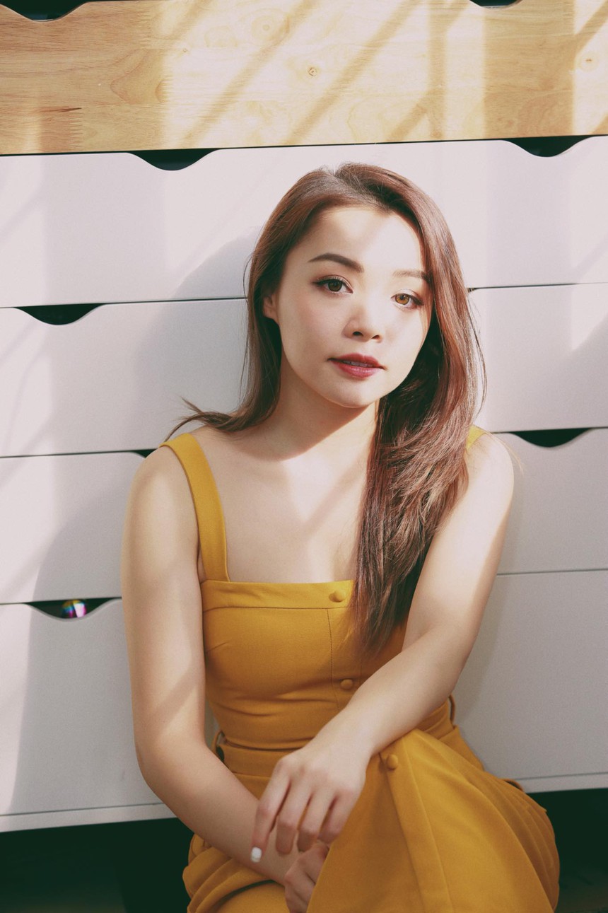 Trinh Phạm: "Mẹ ơi, tại sao nhà mình cũng làm Giám đốc mà vẫn sống khổ như vậy hả mẹ?" - Ảnh 2.