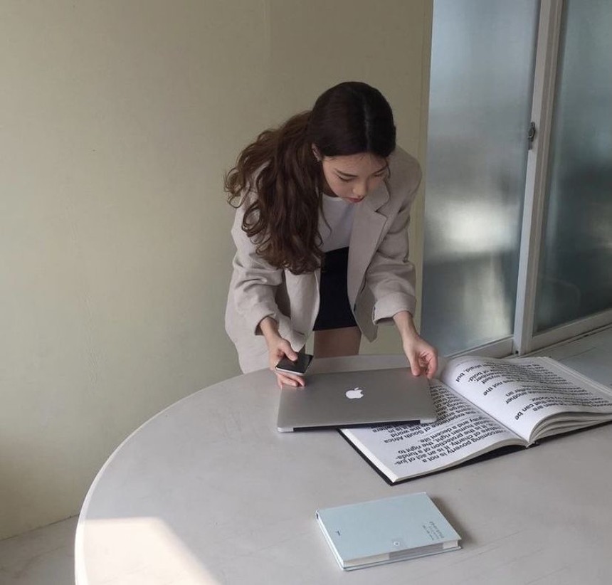 Người trẻ chi "tiền lớn tiền nhỏ" vào các lớp kỹ năng: Nghi thức, giọng nói đến cả viết luận, cái gì cũng học! - Ảnh 3.