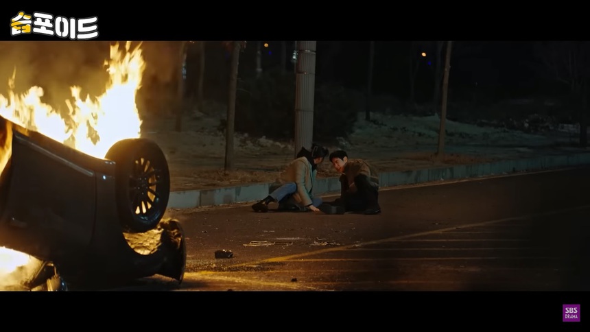 ‘Ẩn danh 2’ tập 11: Vừa thoát chết, Kim Do Gi đã bị bắt vì… đi bar - Ảnh 2. ‘Ẩn danh 2’ tập 11: Vừa thoát chết, Kim Do Gi đã bị bắt vì… đi bar - Ảnh 2.