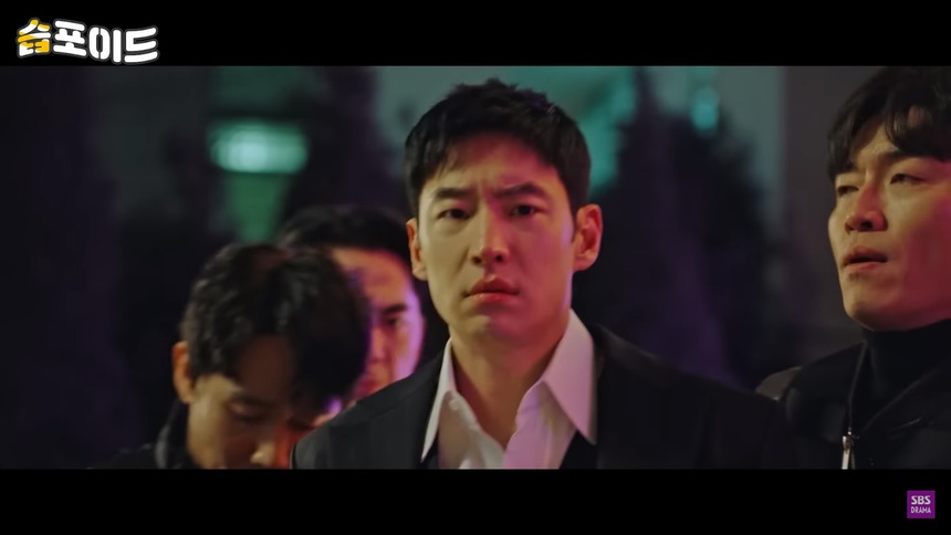 ‘Ẩn danh 2’ tập 11: Vừa thoát chết, Kim Do Gi đã bị bắt vì… đi bar - Ảnh 9. ‘Ẩn danh 2’ tập 11: Vừa thoát chết, Kim Do Gi đã bị bắt vì… đi bar - Ảnh 9.