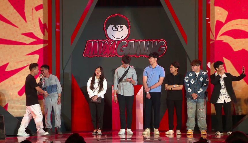 Bùng nổ đêm sự kiện giải đấu 'ao làng', Đen Vâu và Hoà Minzy cũng xuất hiện góp vui - Ảnh 2.